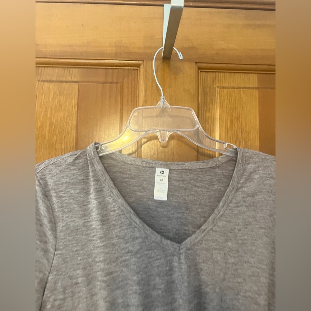 90 Degrees V-Neck Athletic‎ Top Womens Size Medium Gray Short Sleeve Workout - Picture 2 of 6